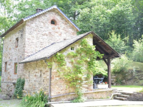 Cottage in the heart of the Ardennes woods with garden